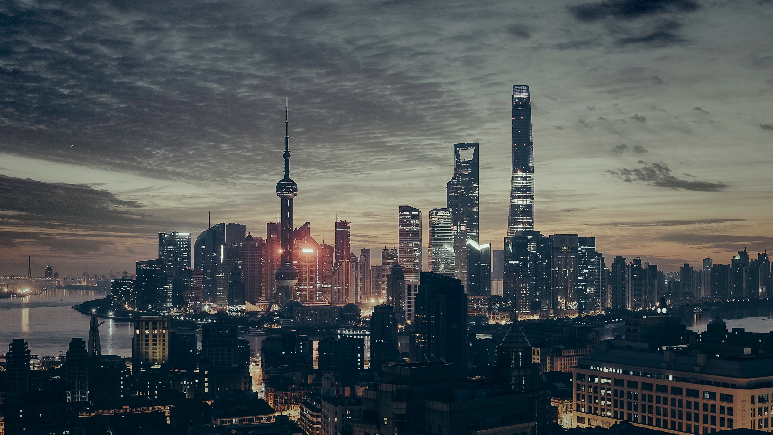 5412607-city-tower-building-skyscraper-evening-metropolitan-architecture-cloudy-sunrise-sunset-light-cityscape-skyline-night-downtown-dark-landscape-shanghai-rooftop-toronto-creative-commons-images