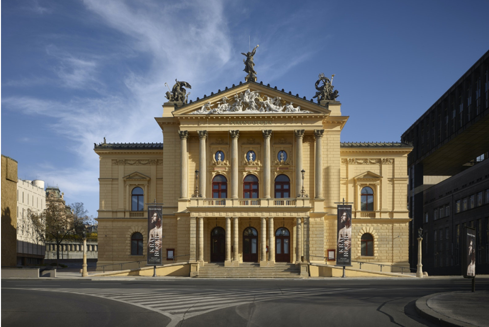 هوشمند سازی سالن تئاتر ملی پراگ پایتخت کشور چک با محصولات هوشمند HDL